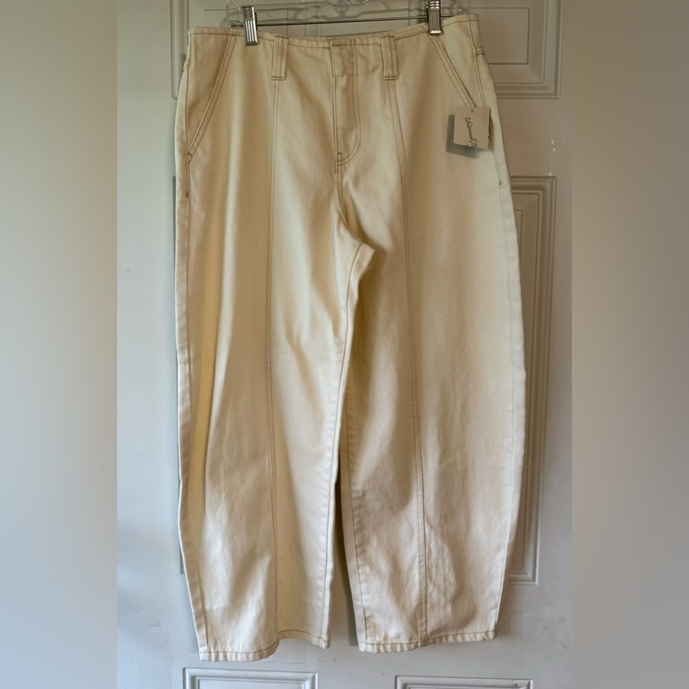 Universal Thread Mid Rise Barrel Leg Ankle Denim Jeans - Picture 3 of 11